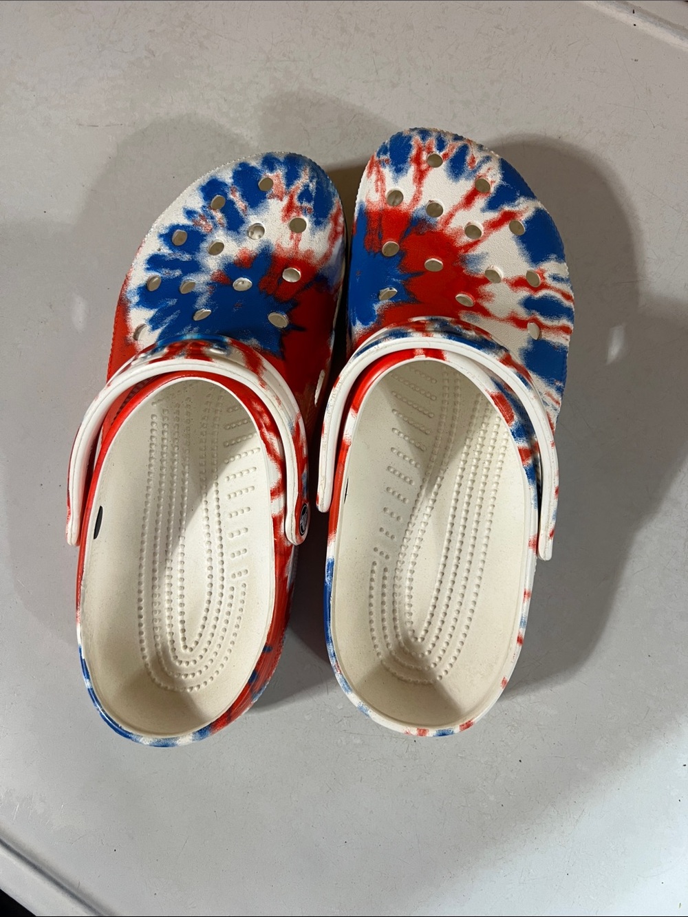 CROCS Tie-Dye Classic Clog in Red White Blue M10/W12 - Picture 13 of 16